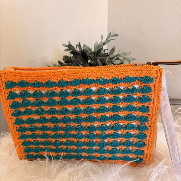 NWT ELLA HAND-CROCHETED POUCH WRISLET - Picture 3 of 4